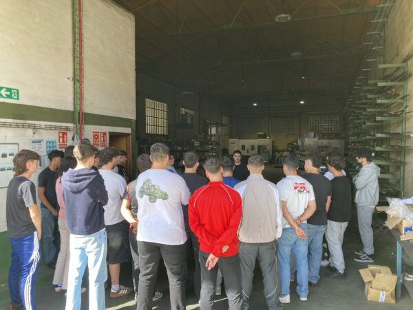 Bienvenida al grupo de Salesianos Los Boscos al inicio de la visita